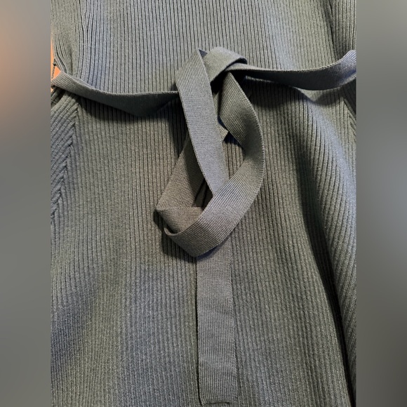 Elegant Blue Knit Dress - Picture 7 of 11